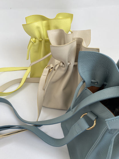 Bolso de hombro Musa Bag diseño rectangular en cuero, varios colores, para uso diario